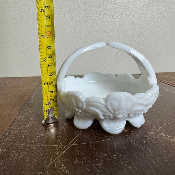 Vintage Westmoreland Pansy Floral Milk Glass Basket Shelf Decor Trinket - Picture 7 of 9